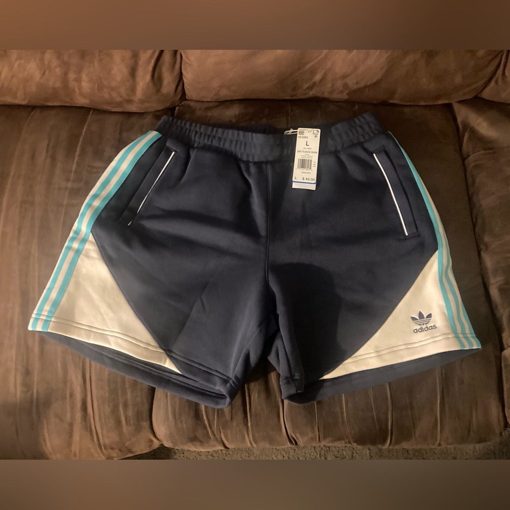 New Mens Adidas Originals Fleece Shorts size L - shadow navy , with tags